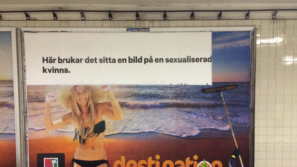 Här ersätts Sveriges kvinnolobbys kampanj mot sexism av Destination.ses sexistiska reklam. 
